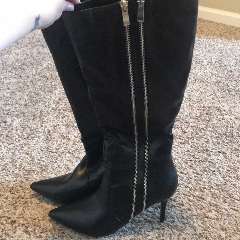 Cute tall black boots!